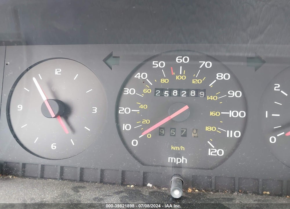 1988 VOLVO 740 GLE VIN: YV1FX8848J1236199