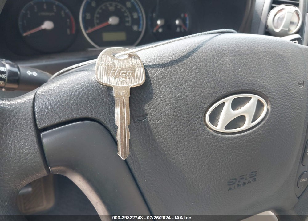 2009 HYUNDAI SANTA FE GLS VIN: 5NMSG13D79H282434