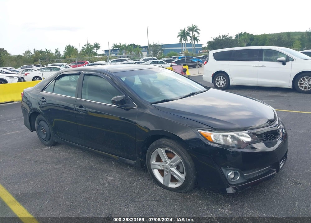 2014 TOYOTA CAMRY SE VIN: 4T1BF1FK3EU773420
