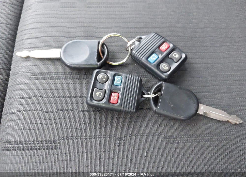2010 FORD FOCUS SE VIN: 1FAHP3FN9AW239618