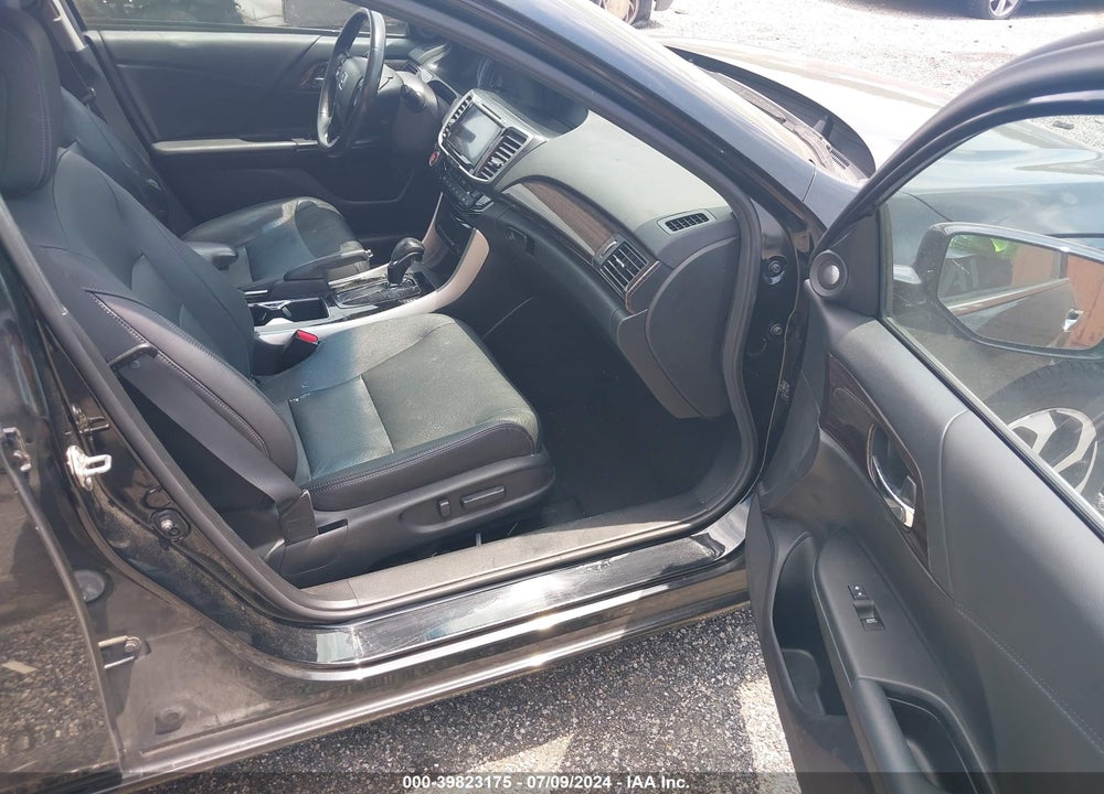2017 HONDA ACCORD EX-L V6 VIN: 1HGCR3F88HA001924