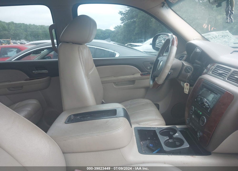 2011 CHEVROLET TAHOE LT VIN: 1GNSCBE00BR159305