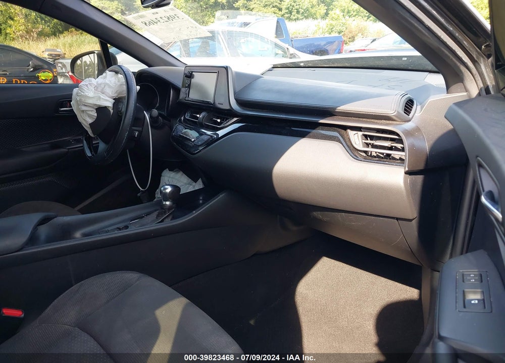 2018 TOYOTA C-HR XLE PREMIUM VIN: NMTKHMBX9JR025561