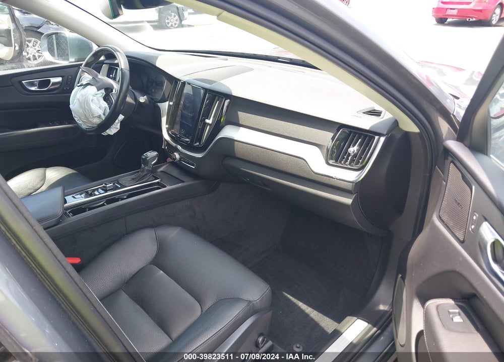 2020 VOLVO XC60 T5 MOMENTUM VIN: YV4102RK4L1553685