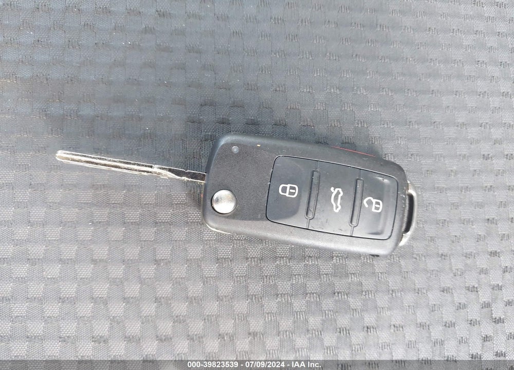 2012 VOLKSWAGEN JETTA 2.0L S VIN: 3VW2K7AJ7CM384912