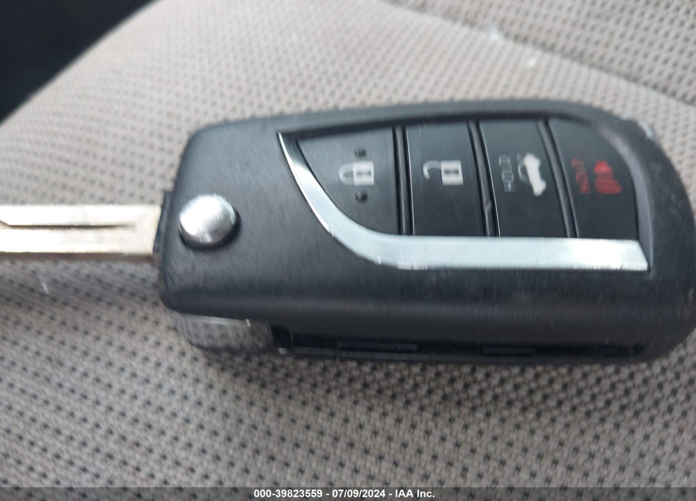 2021 TOYOTA COROLLA LE VIN: JTDEPMAE3MJ134603