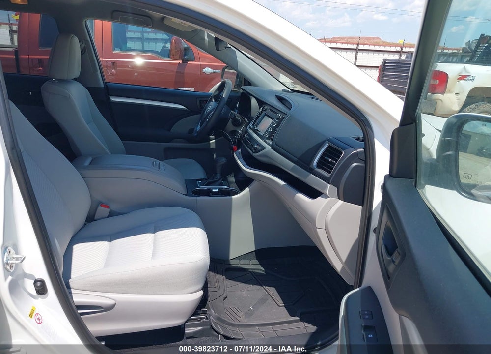 2019 TOYOTA HIGHLANDER LE VIN: 5TDZZRFHXKS326984