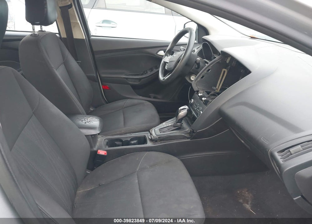 2015 FORD FOCUS SE VIN: 1FADP3F29FL205658
