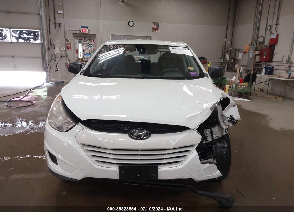 2010 HYUNDAI TUCSON GLS VIN: KM8JT3AC1AU075785