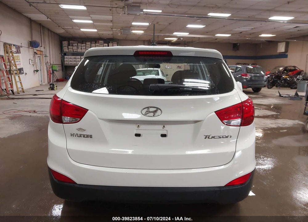 2010 HYUNDAI TUCSON GLS VIN: KM8JT3AC1AU075785