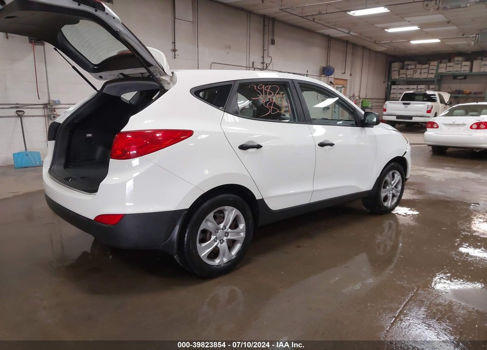 2010 HYUNDAI TUCSON GLS VIN: KM8JT3AC1AU075785