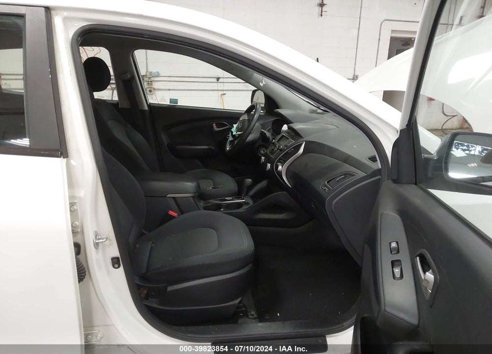 2010 HYUNDAI TUCSON GLS VIN: KM8JT3AC1AU075785