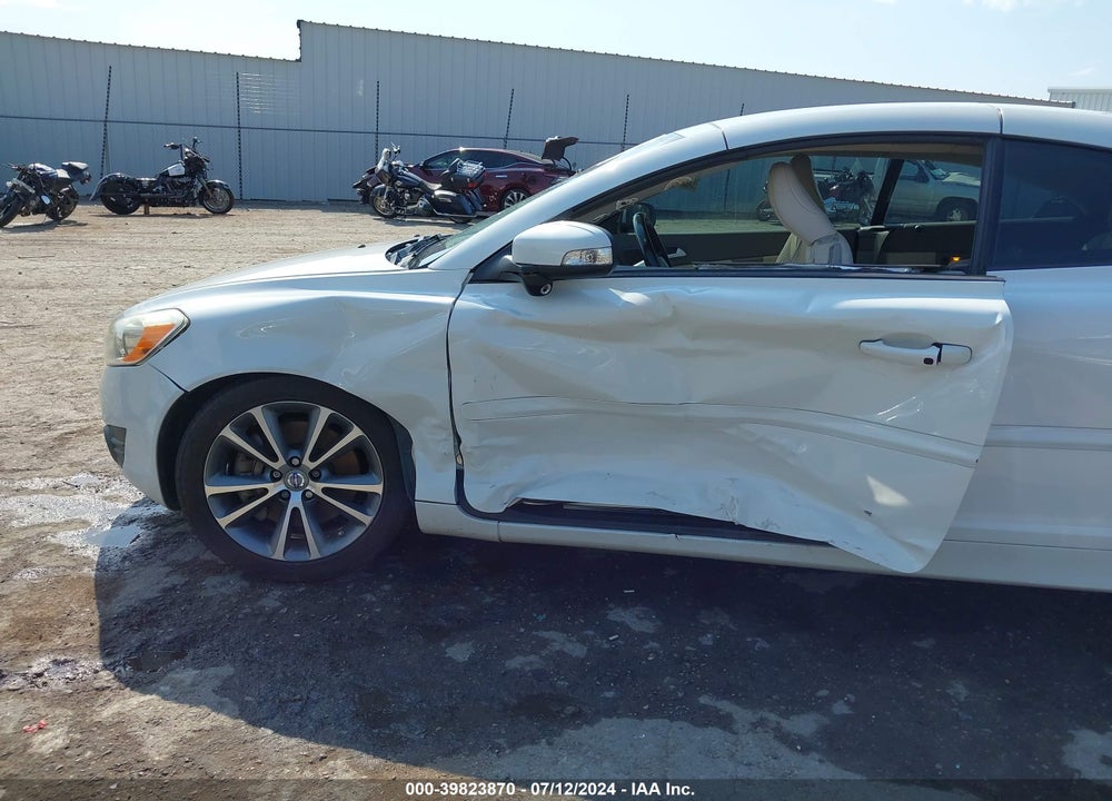 2011 VOLVO C70 T5 VIN: YV1672MC5BJ115528