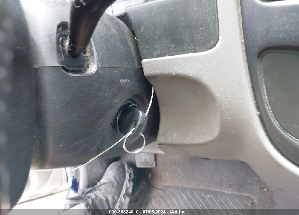2002 FORD ESCAPE XLS VIN: 1FMYU01B12KC99962