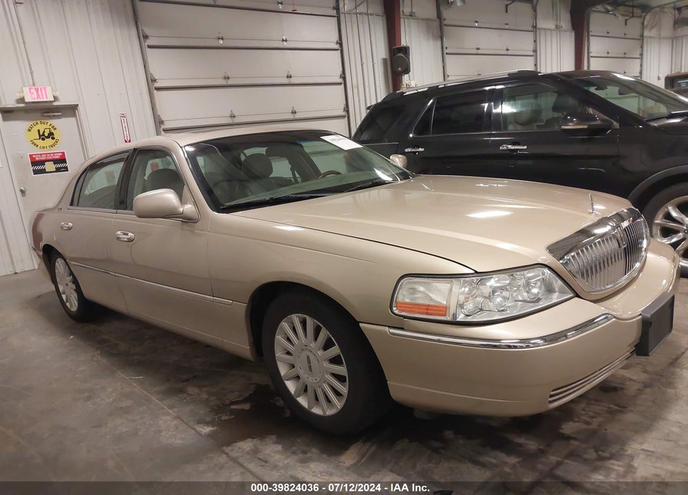 2005 LINCOLN TOWN CAR SIGNATURE LIMITED VIN: 1LNHM82W75Y672391