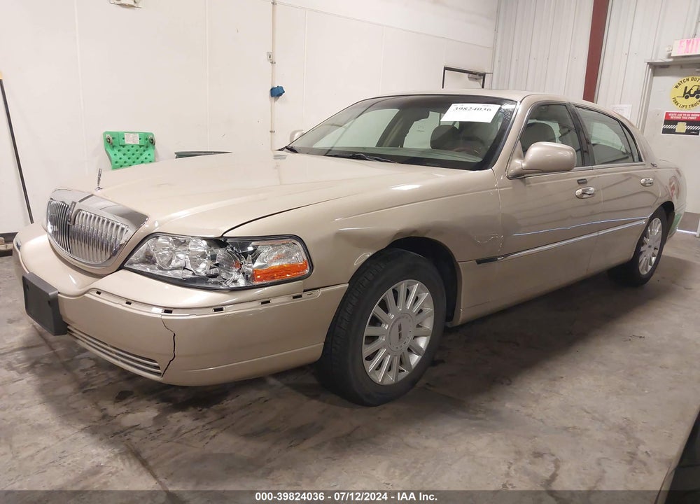 2005 LINCOLN TOWN CAR SIGNATURE LIMITED VIN: 1LNHM82W75Y672391