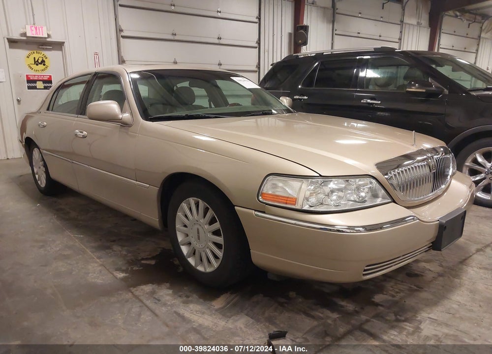2005 LINCOLN TOWN CAR SIGNATURE LIMITED VIN: 1LNHM82W75Y672391