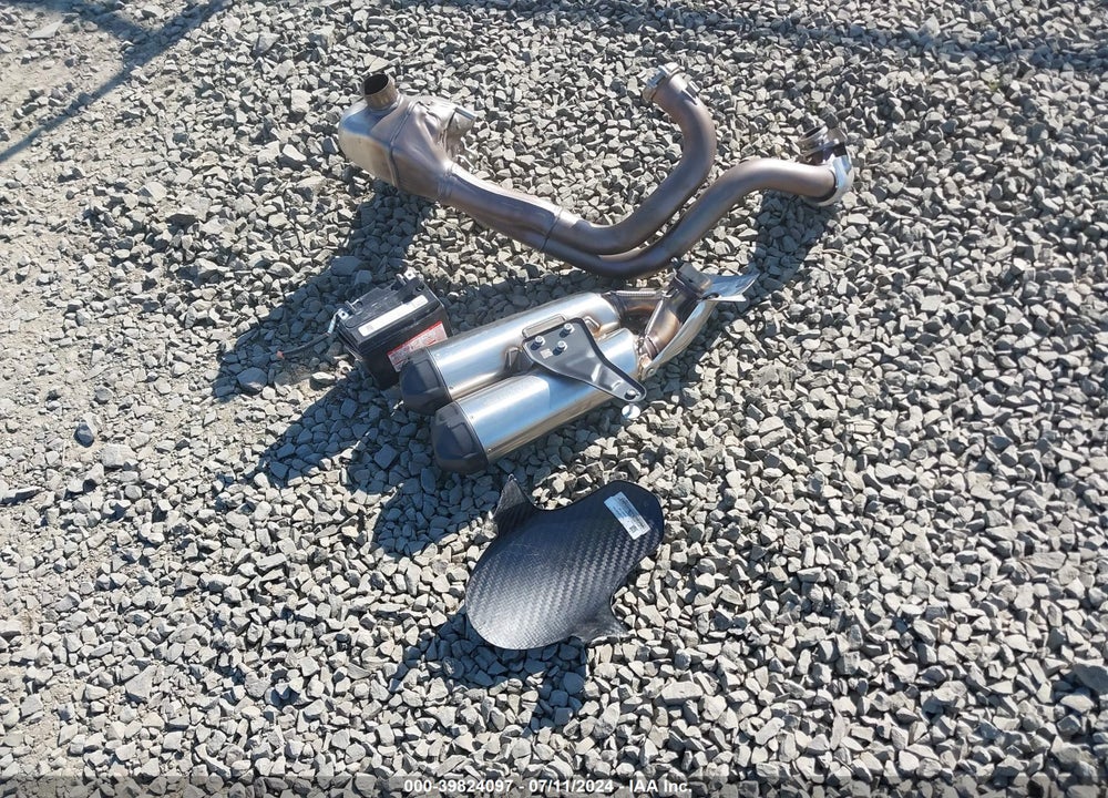 2023 INDIAN MOTORCYCLE CO. FTR R CARBON VIN: 56KRZR226P3009322