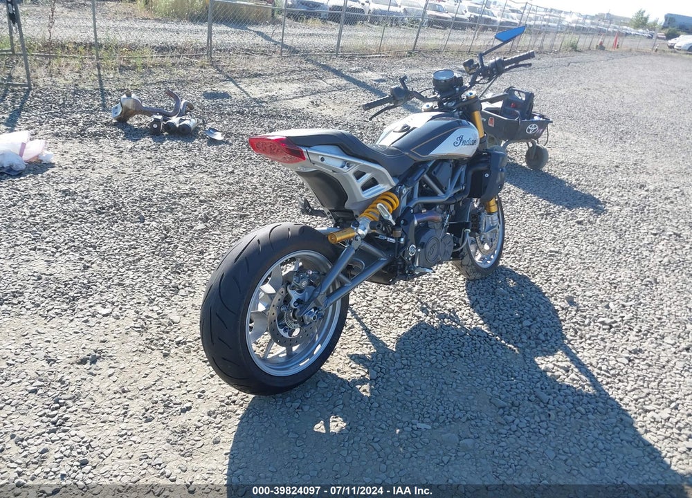 2023 INDIAN MOTORCYCLE CO. FTR R CARBON VIN: 56KRZR226P3009322