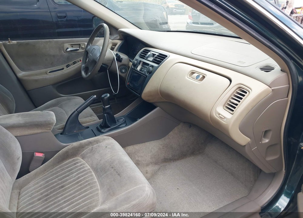 1998 HONDA ACCORD LX VIN: 1HGCG5544WA221557