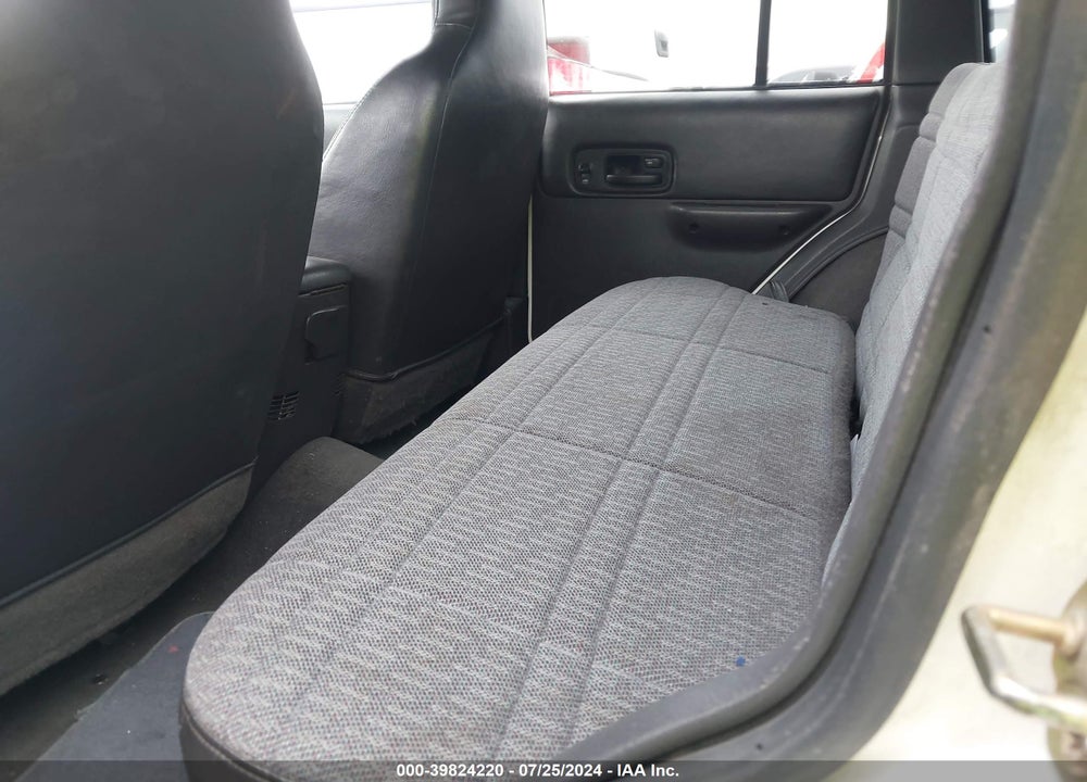2001 JEEP CHEROKEE SPORT VIN: 1J4FT48SX1L567972