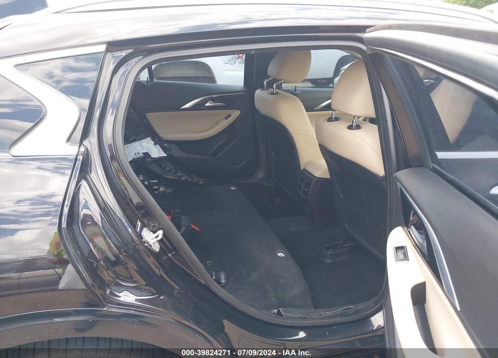 2017 INFINITI QX30 PREMIUM VIN: SJKCH5CP5HA033574