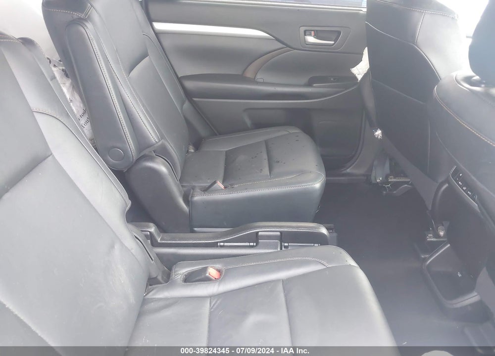 2018 TOYOTA HIGHLANDER XLE VIN: 5TDJZRFH4JS889184