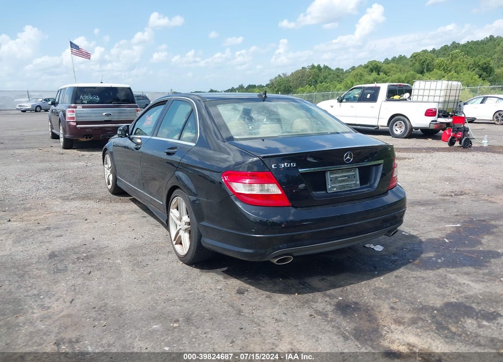 2011 MERCEDES-BENZ C 300 LUXURY/SPORT VIN: WDDGF5EB8BR178487