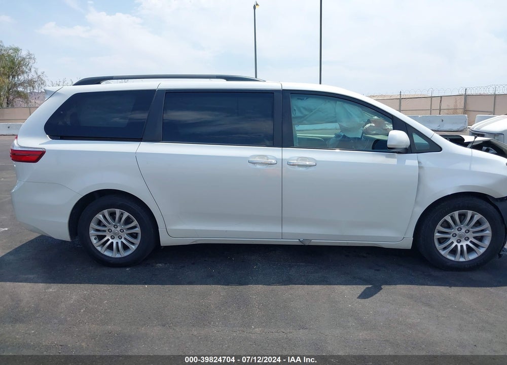 2015 TOYOTA SIENNA XLE PREMIUM 8 PASSENGER VIN: 5TDYK3DC5FS669860