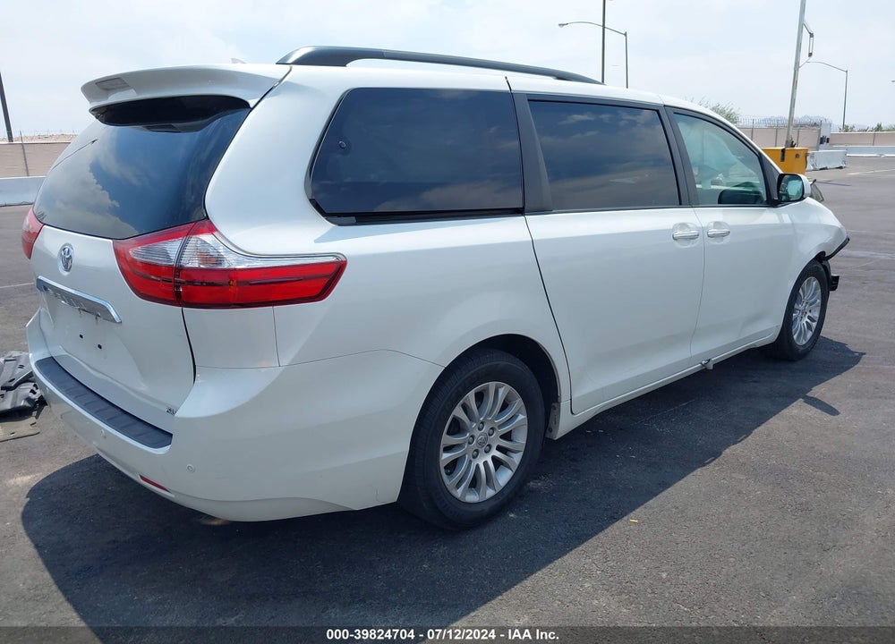 2015 TOYOTA SIENNA XLE PREMIUM 8 PASSENGER VIN: 5TDYK3DC5FS669860