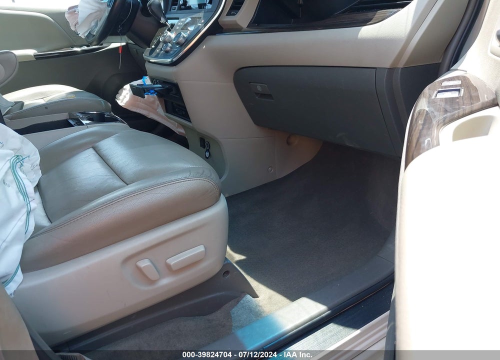 2015 TOYOTA SIENNA XLE PREMIUM 8 PASSENGER VIN: 5TDYK3DC5FS669860