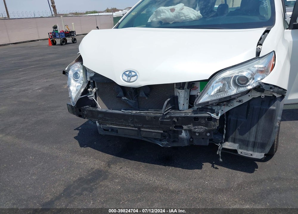 2015 TOYOTA SIENNA XLE PREMIUM 8 PASSENGER VIN: 5TDYK3DC5FS669860