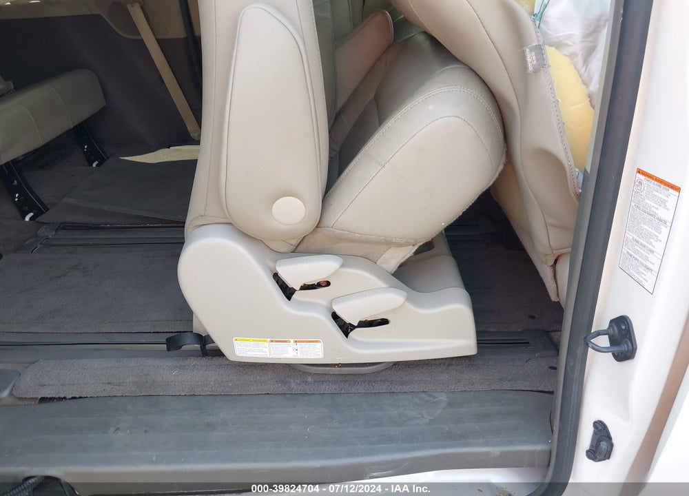 2015 TOYOTA SIENNA XLE PREMIUM 8 PASSENGER VIN: 5TDYK3DC5FS669860