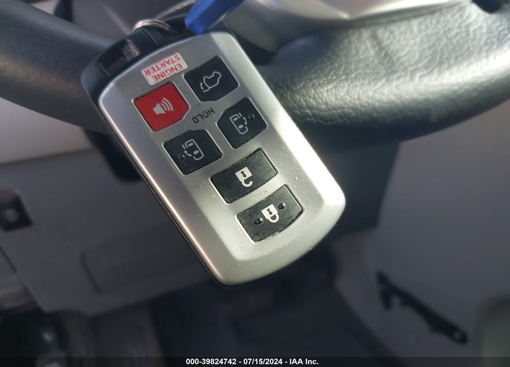 2017 TOYOTA SIENNA VIN: 5TDYZ3DC8HS819149