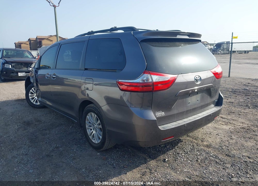 2017 TOYOTA SIENNA VIN: 5TDYZ3DC8HS819149