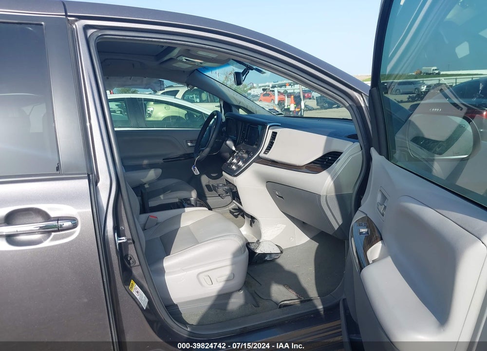 2017 TOYOTA SIENNA VIN: 5TDYZ3DC8HS819149