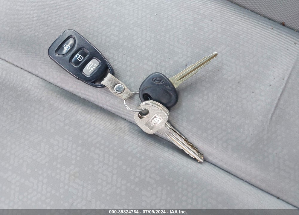 2010 HYUNDAI ELANTRA GLS VIN: KMHDU4AD8AU179148