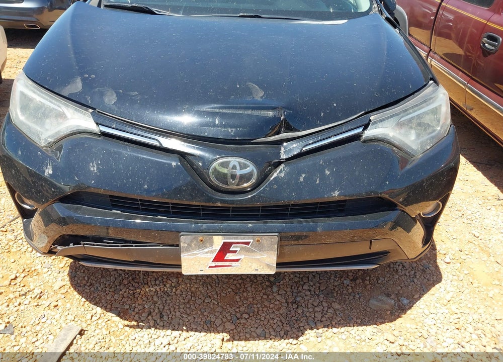2017 TOYOTA RAV4 XLE VIN: 2T3RFREV5HW642171