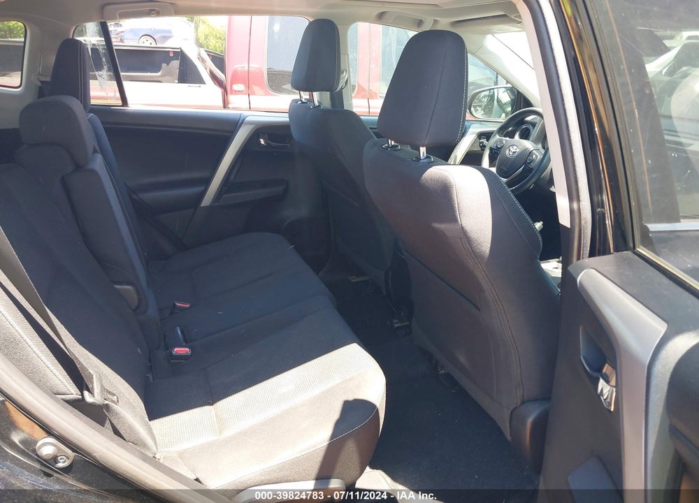 2017 TOYOTA RAV4 XLE VIN: 2T3RFREV5HW642171