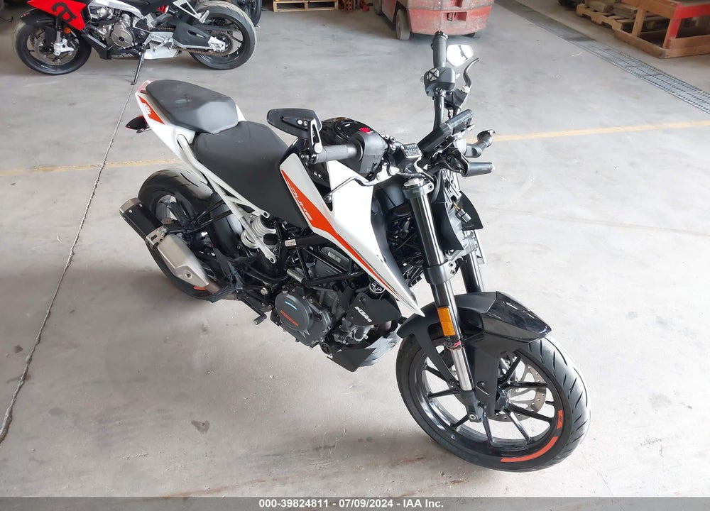 2021 KTM 390 DUKE VIN: MD2JPJ406MC275855