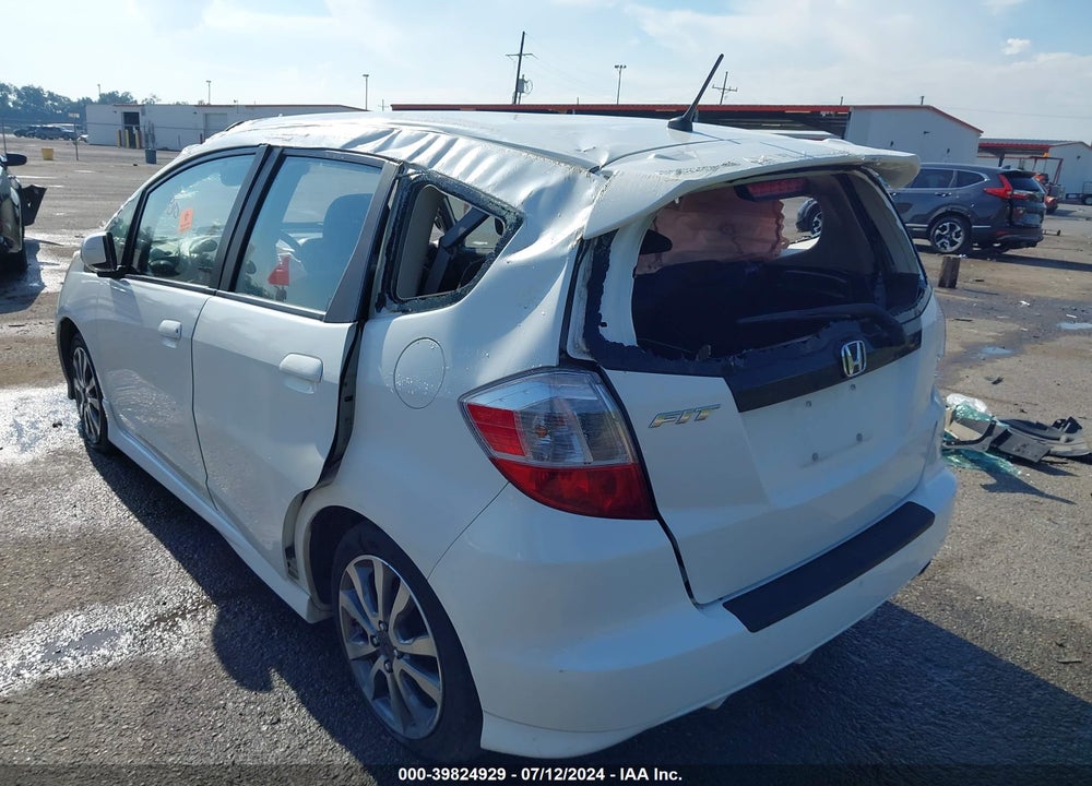 2013 HONDA FIT SPORT VIN: JHMGE8H5XDC065892