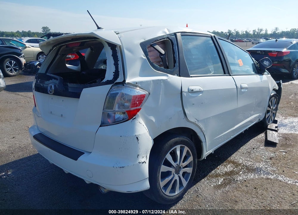 2013 HONDA FIT SPORT VIN: JHMGE8H5XDC065892