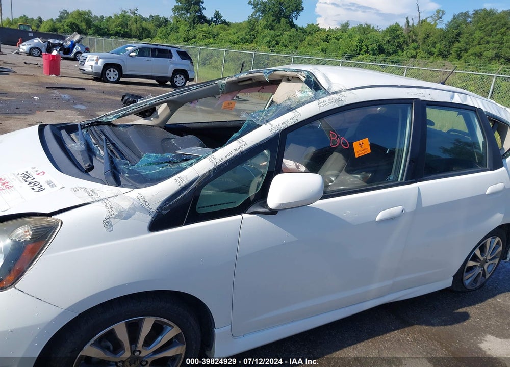 2013 HONDA FIT SPORT VIN: JHMGE8H5XDC065892