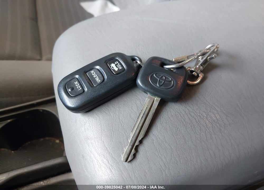 2005 TOYOTA CAMRY LE VIN: 4T1BE32K75U571734