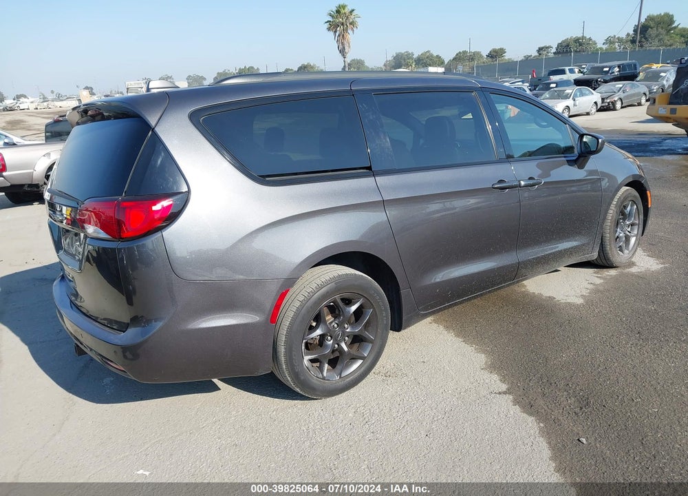 2018 CHRYSLER PACIFICA TOURING L VIN: 2C4RC1BG9JR293399