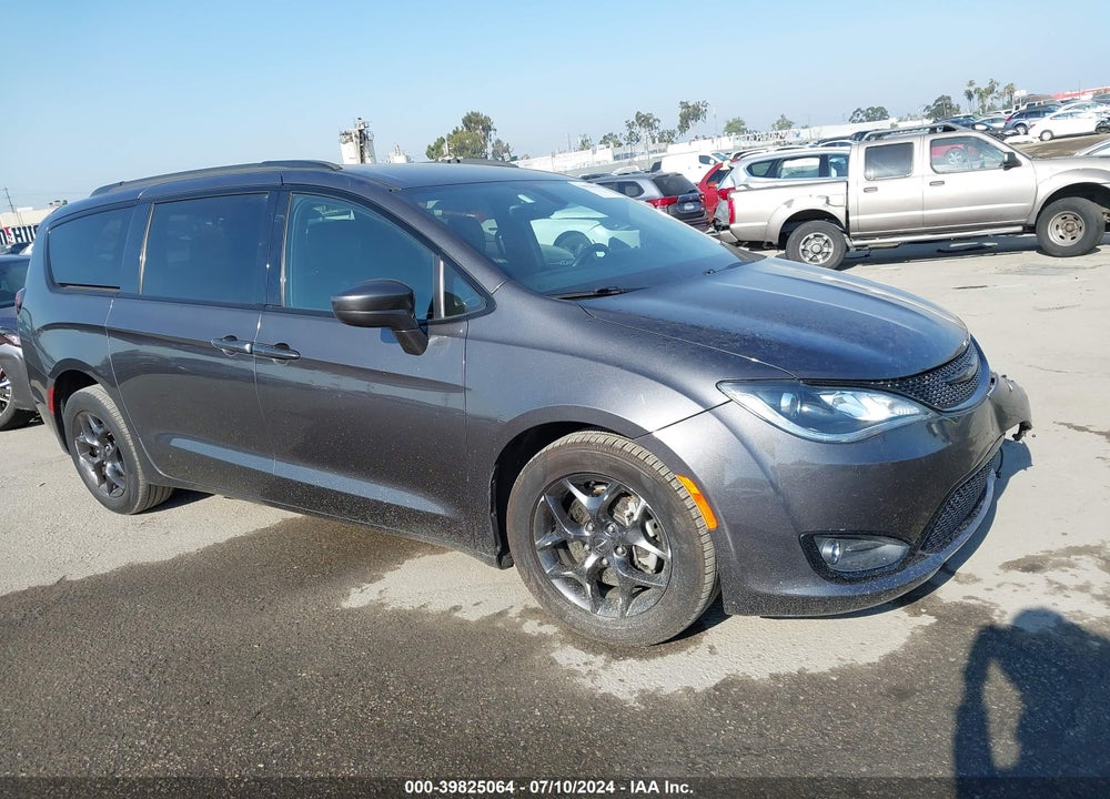 2018 CHRYSLER PACIFICA TOURING L VIN: 2C4RC1BG9JR293399