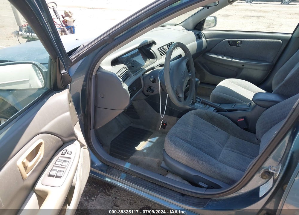 2001 TOYOTA CAMRY LE VIN: 4T1BG22K21U822786