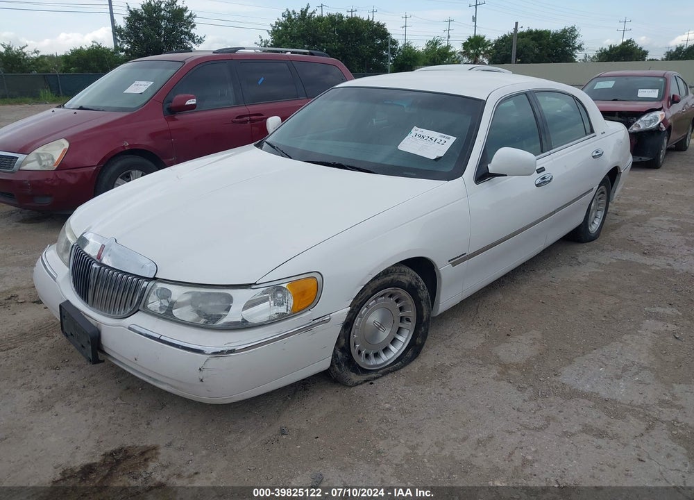 2002 LINCOLN TOWN CAR VIN: 1LNHM81W52Y634090