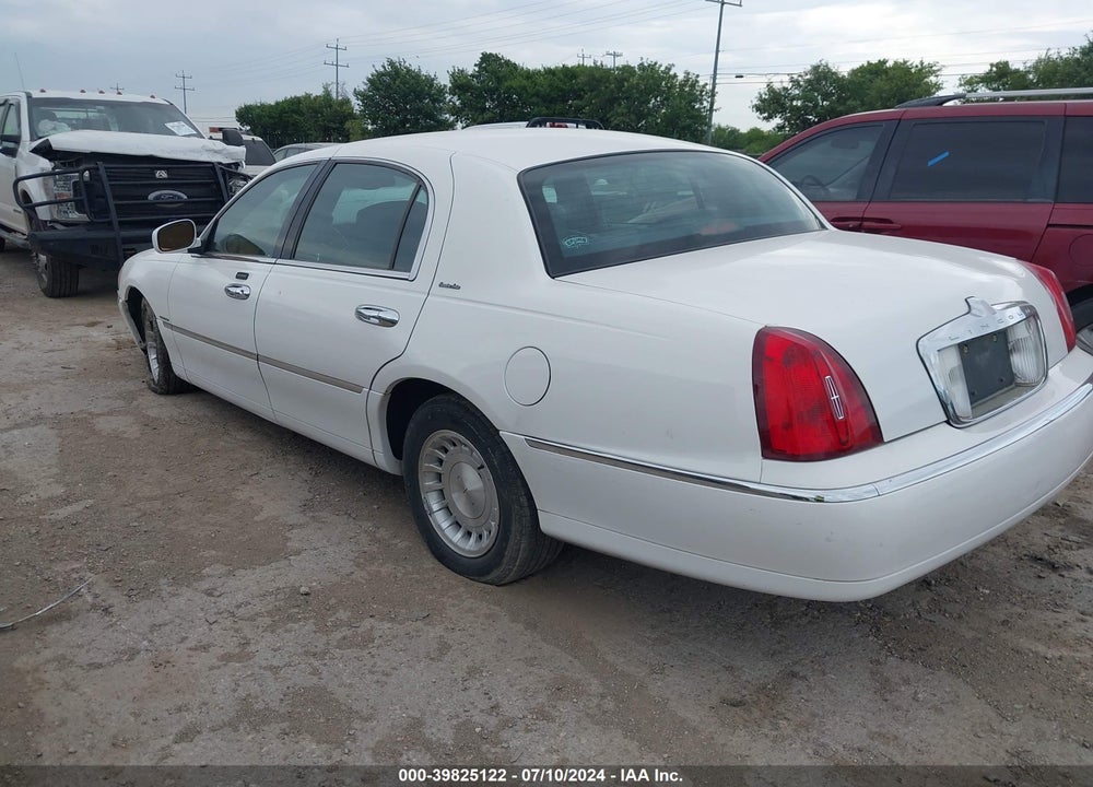 2002 LINCOLN TOWN CAR VIN: 1LNHM81W52Y634090