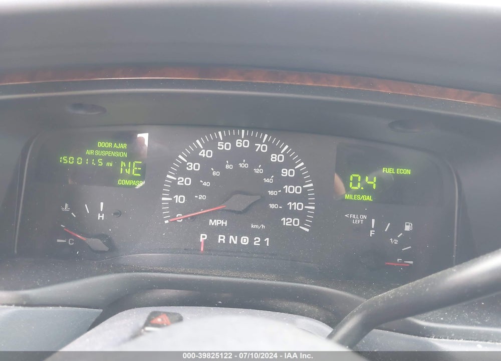 2002 LINCOLN TOWN CAR VIN: 1LNHM81W52Y634090